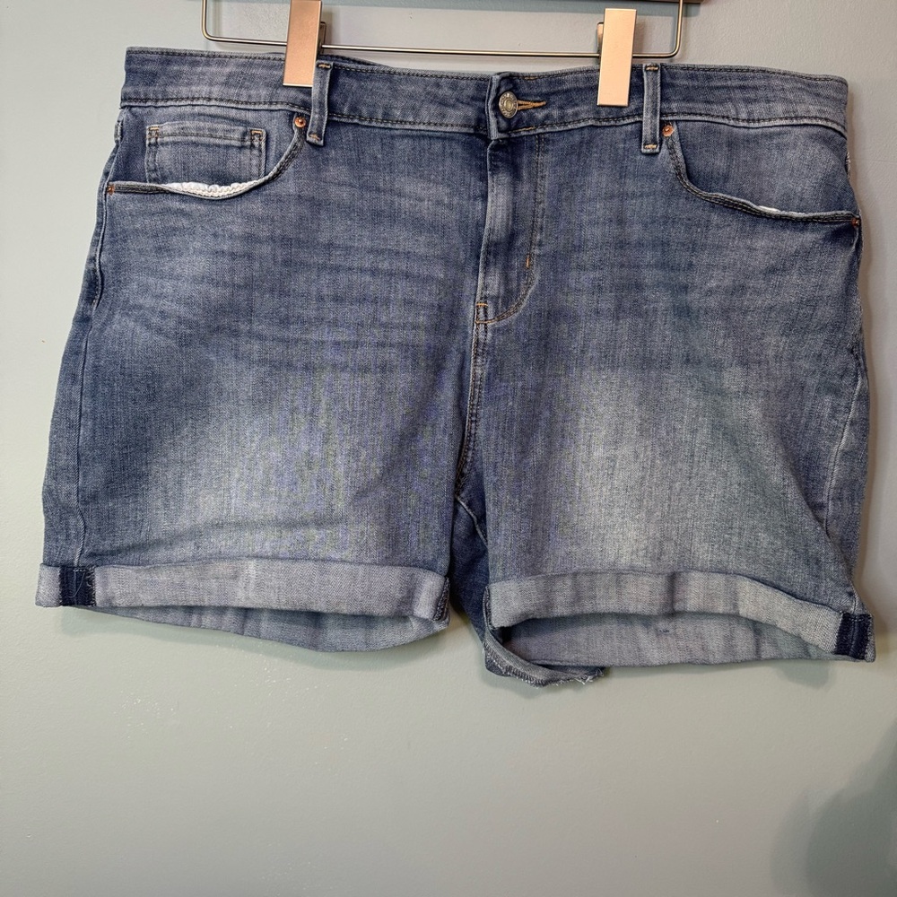 Signature by Levi Strauss Mid Rise Cuffed Denim Shorts - Size 18/W34